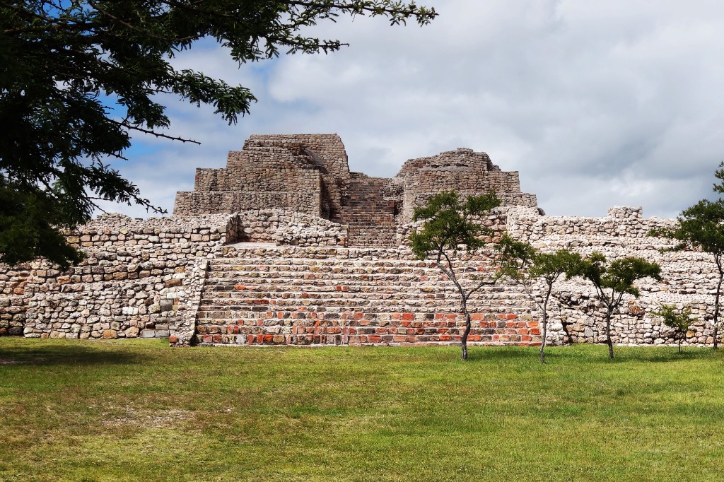 Stone terraces at Cañada de la Virgen archaeological site